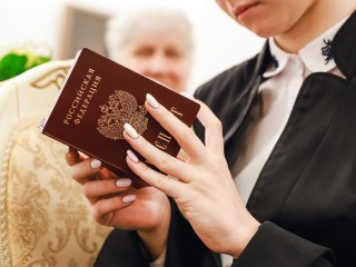 Первые паспорта вручили подросткам из Химок на торжественной церемонии