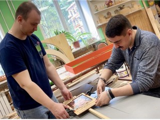 Инклюзивные мастерские Орехово-Зуева начали делать штендеры для «Бессмертного полка»