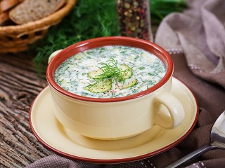 Окрошка в тренде: любимое летнее блюдо бьет рекорды экономии