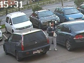 Мужчина вернул пожилой жительнице Мытищ деньги, которые она обронила на улице