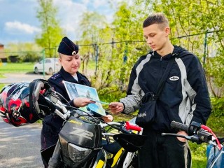 В Ликино-Дулеве полицейские напомнили юным байкерам правила дорожного движения