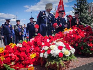 Солдатская каша, цветы и ретромашины: как в Бронницах праздновали День Победы
