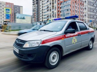 Росгвардейцы эвакуировали людей при пожаре в торговом центре