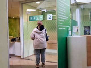 Банкам запретили списывать деньги с кредиток тайно
