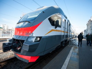 Машинист электропоезда снял на видео группу зацеперов в Одинцове