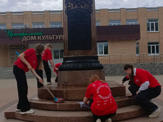 Наследники маршала отмыли памятник Чуйкову в Серебряных Прудах