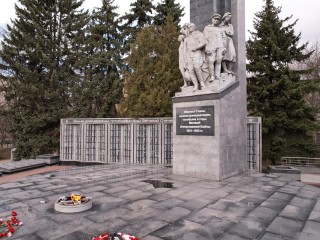 Обелиск славы обновили к предстоящему празднованию 80-ти летию Великой Победы в Домодедове