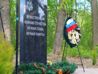 В микрорайоне Новое Ступино в День Победы открыли памятник защитникам Отечества