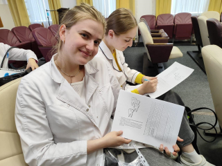 Зубная наука с улыбкой: студенты-стоматологи провели урок гигиены в Дмитрове