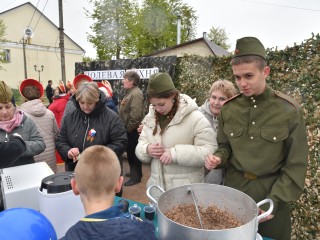 Полевую кухню развернули в честь 9 Мая в Лотошине
