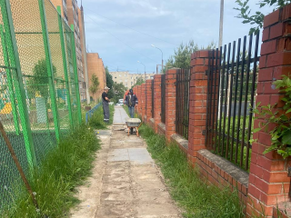 У дома 49 в Селятине строят новую пешеходную дорожку