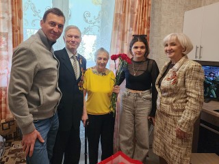 Олимпийский чемпион поздравил ветерана из Красноармейска с Днем Победы