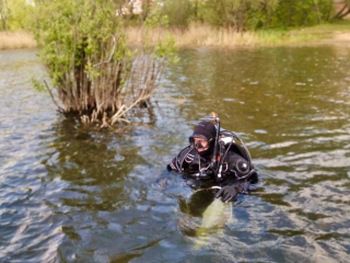 Водолазам пришлось опуститься на дно Кореневского карьера