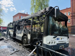 В Раменском автобус сгорел дотла, но все остались живы благодаря водителю