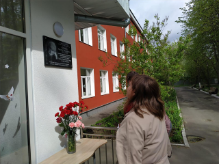 Женщина, пережившая блокаду и создавшая музей: в Долгопрудном открыли доску в память о Ларисе Козарь