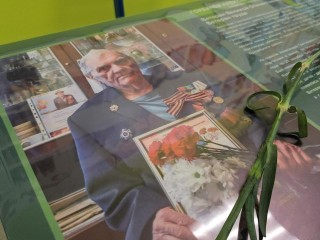 В честь ветерана, который не дожил до 80-летия Великой Победы, установили «Парту Героя»