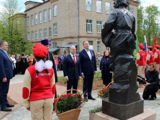 Памятник медсестре работы ногинского скульптора открыли в Пушкине