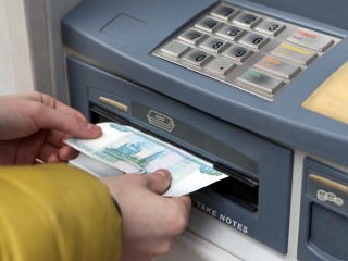 Почему нужно срочно снять наличность до 9 мая, объяснили в банке