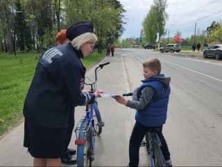 В День Победы сотрудники ГИБДД напомнили жителям Шатурторфа о безопасности на дороге