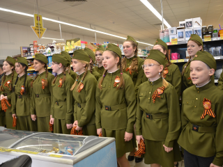 В сетевых магазинах Уваровки поют «Катюшу», «Смуглянку» и «День Победы»