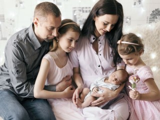 Родителям назвали пособия, которые можно получать без трудоустройства