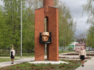 Память бойцов ВОВ почтили у мемориала советскому народу и армии-победительнице