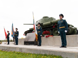 На Бородинском поле День Победы отметили у легендарного памятника «Т-34»