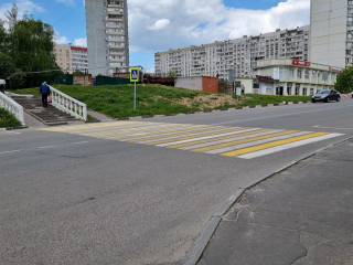 Термопластиковую краску нанесли на дорожную разметку на ул. Поклонной