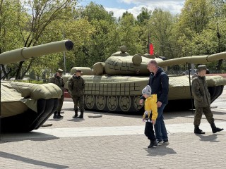 Выставка техники, концерты, возложения цветов: как Красногорск отмечает юбилей Великой Победы