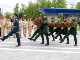 В Подольске возложили цветы к стеле «Город трудовой доблести»