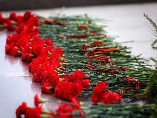 В частной школе поселка Нагорное в Мытищах открыли памятник героям войны