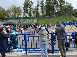 Более 500 звенигородцев собрались на стадионе «Спартак» в честь Великой Победы