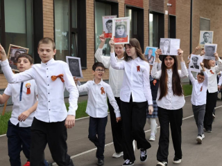 Котельниковские детсадовцы и школьники промаршировали в «Бессмертном полку»