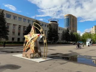 Ко Дню Победы Реутов украсился праздничными декорациями