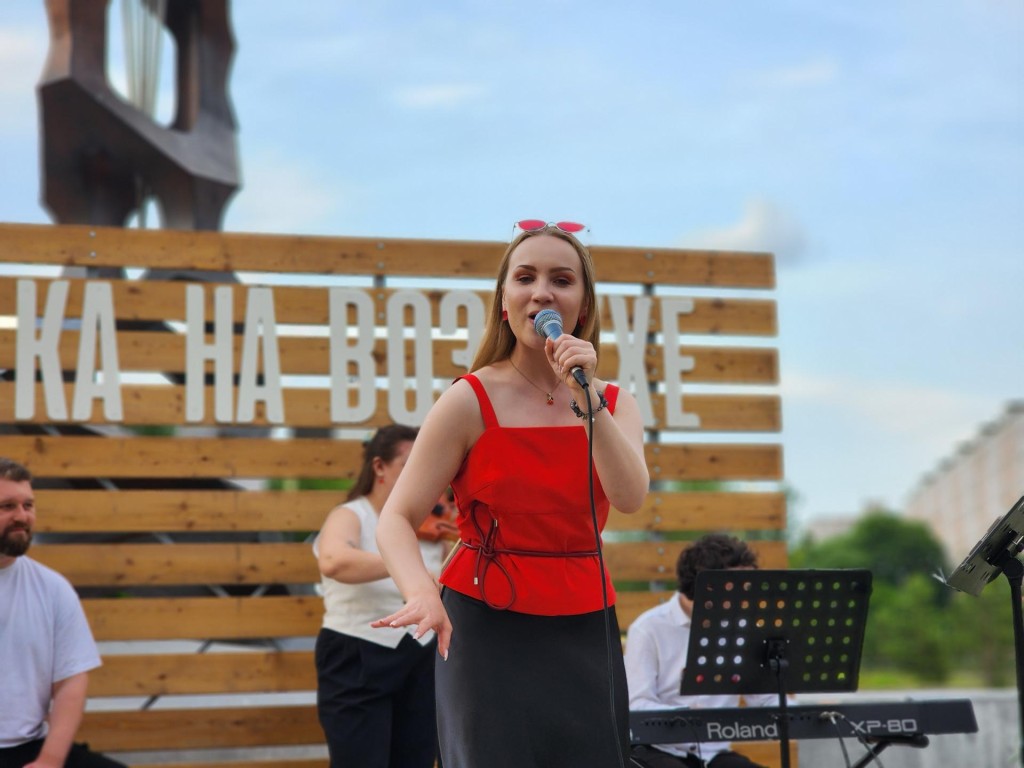 Столичная певица открыла сезон летних концертов в Черноголовке