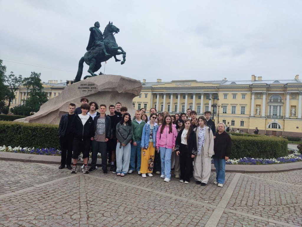 Девятиклассники Лыткарина получили «Аттестат зрелости» в Санкт-Петербурге