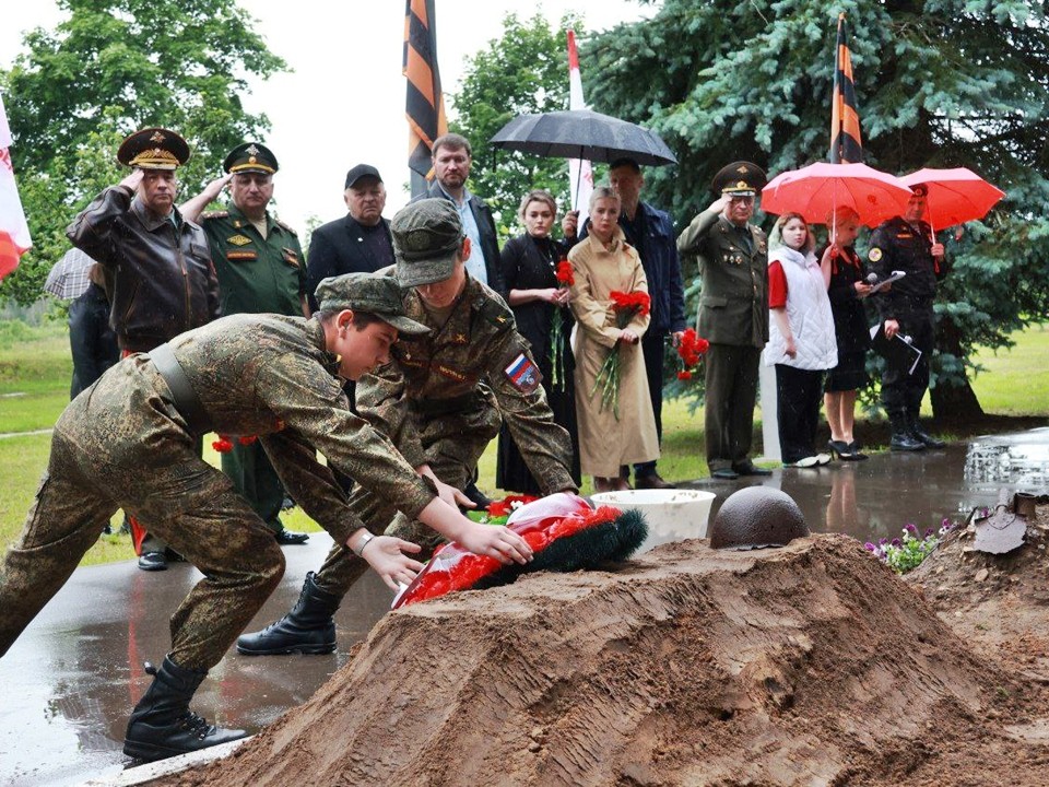 На «Рубеже обороны» в Протвине захорононили останки пяти советских воинов