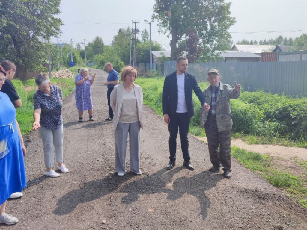 До 20 июня подсыпят дорогу по улице Калинина в Запрудне