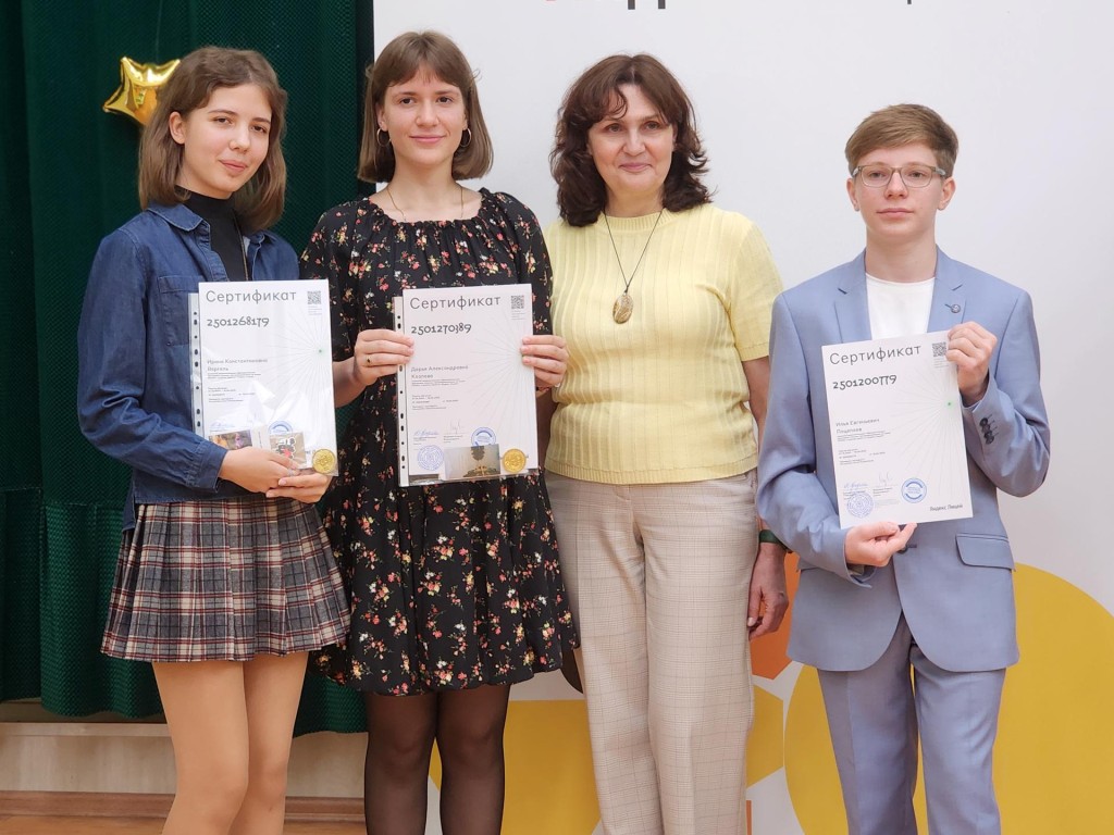 В Дубне 18 юных программистов получили особые сертификаты, которые помогут им в будущем