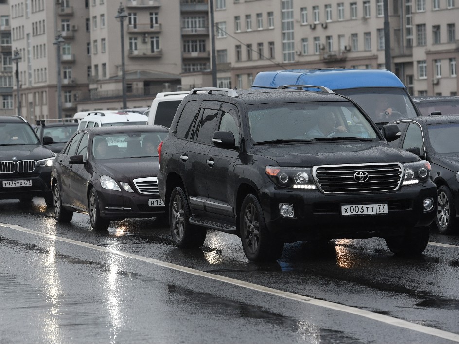 Во вторник утром дороги Подмосковья заполнил 1 млн автомобилей