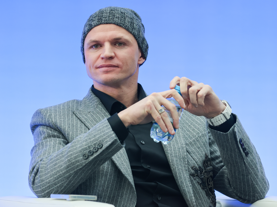 Футболист Дмитрий Тарасов удивил дочь неожиданным поздравлением