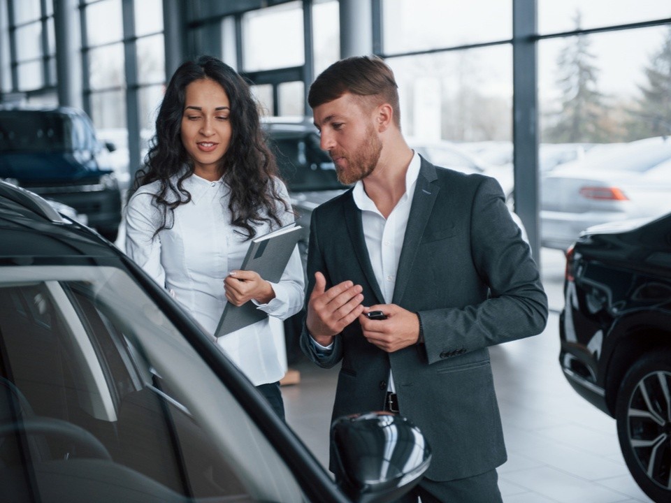 Продажи новых Toyota, BMW и Mercedes выросли в несколько раз