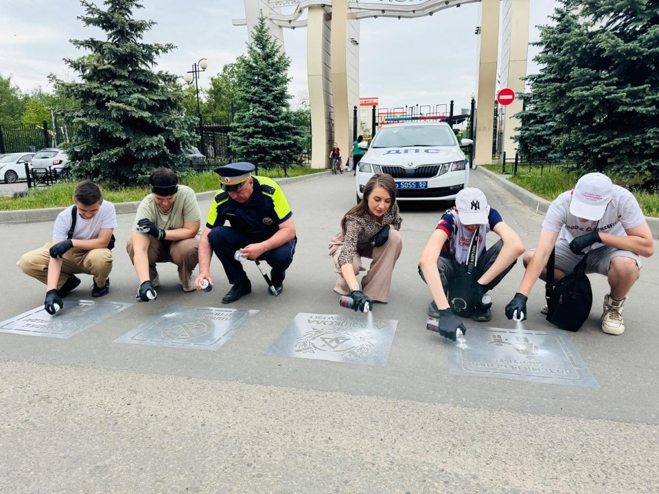 Госавтоинспекторы вышли на улицы Балашихи с баллончиками с краской