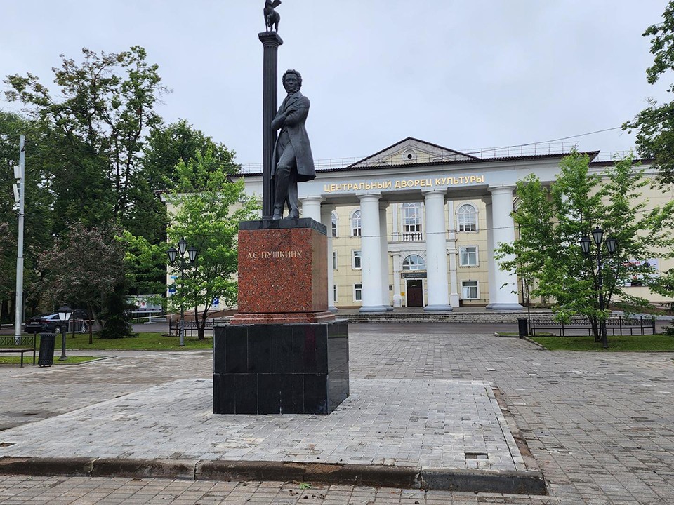 На площади Ленина к августу обновят всю плитку