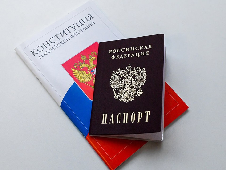 Пятнадцать школьников из Одинцова получили первые паспорта