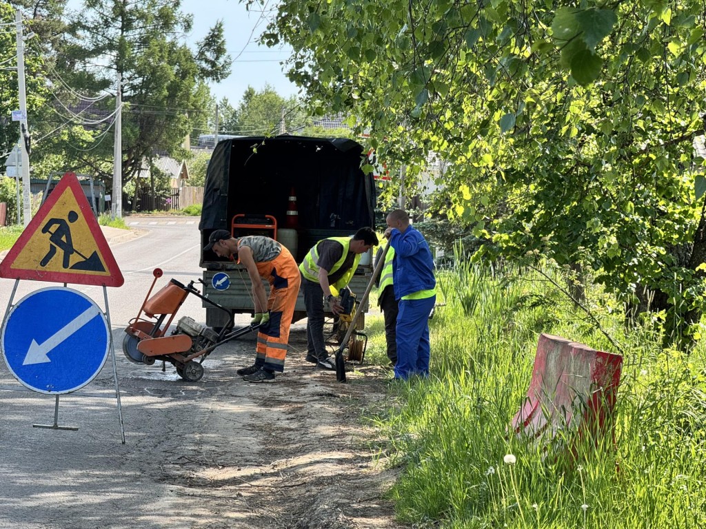 Коммунальщики отремонтировали 12 дорожных ям на Южной улице в Шаховской