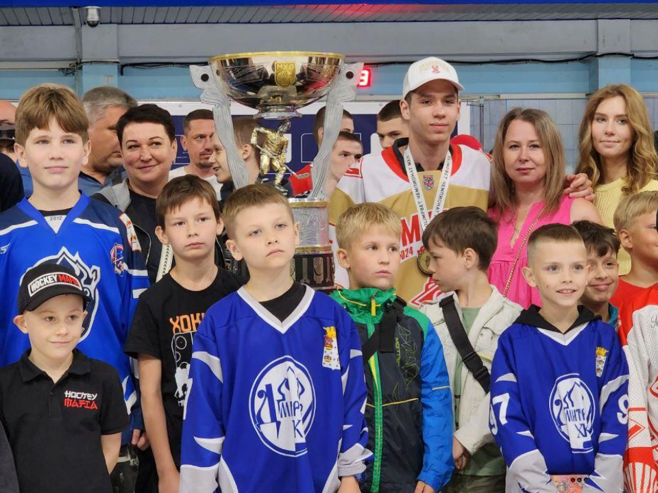 Воспитанник дмитровского хоккея привез в родной город Кубок Харламова