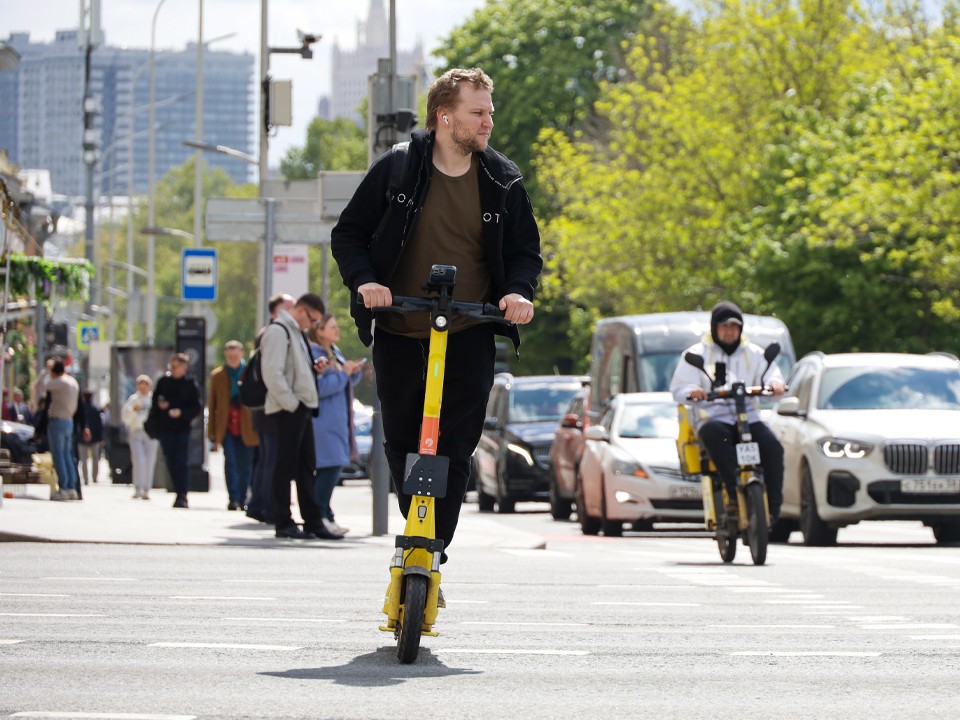 Самокатчикам напомнили о наказаниях за лихачество и неправильную парковку