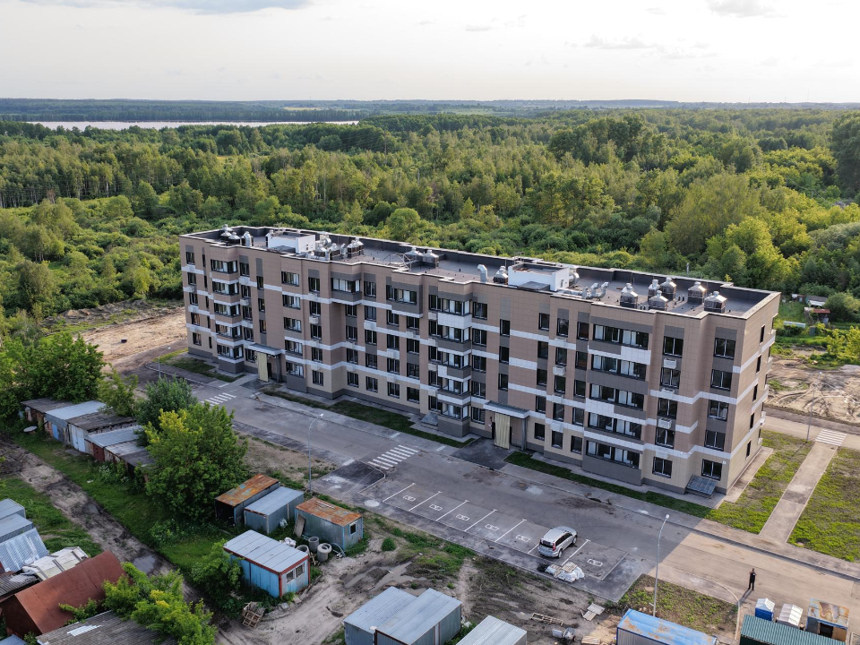 В Шатурском округе завершено строительство дома для переселенцев из аварийного жилья