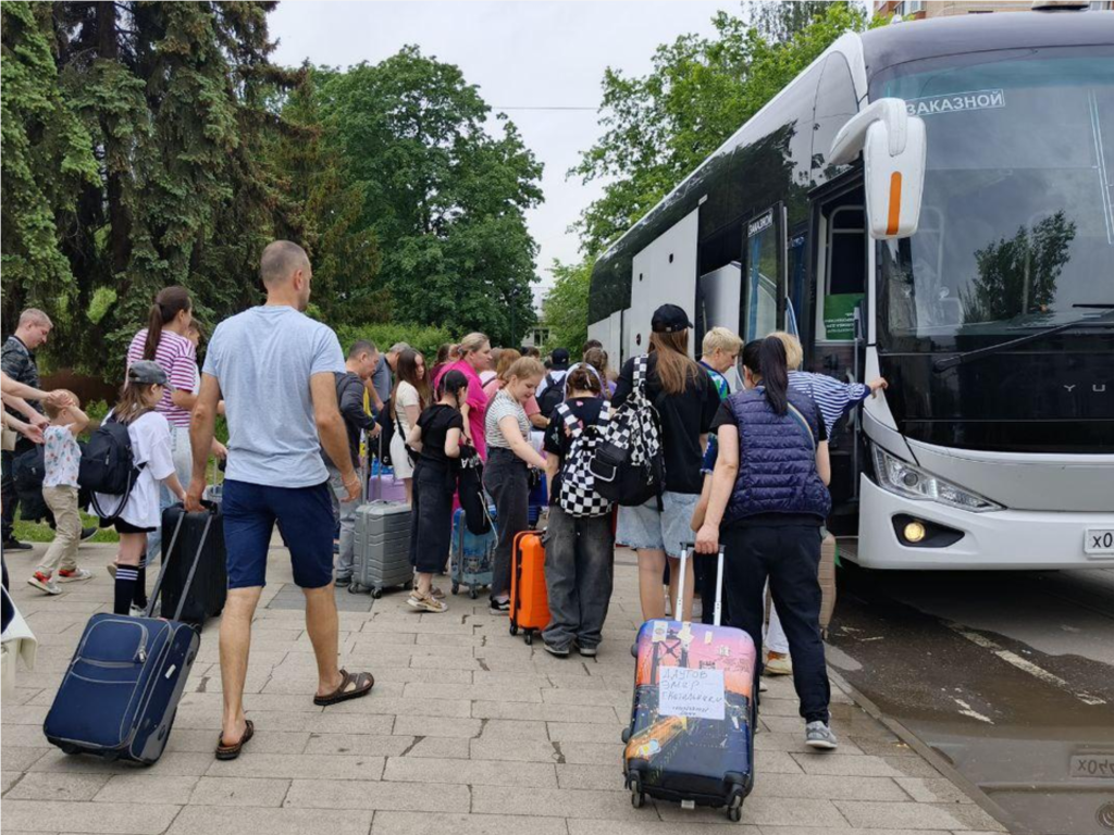 Котельниковские дети отправились на отдых в оздоровительные лагеря Московской области